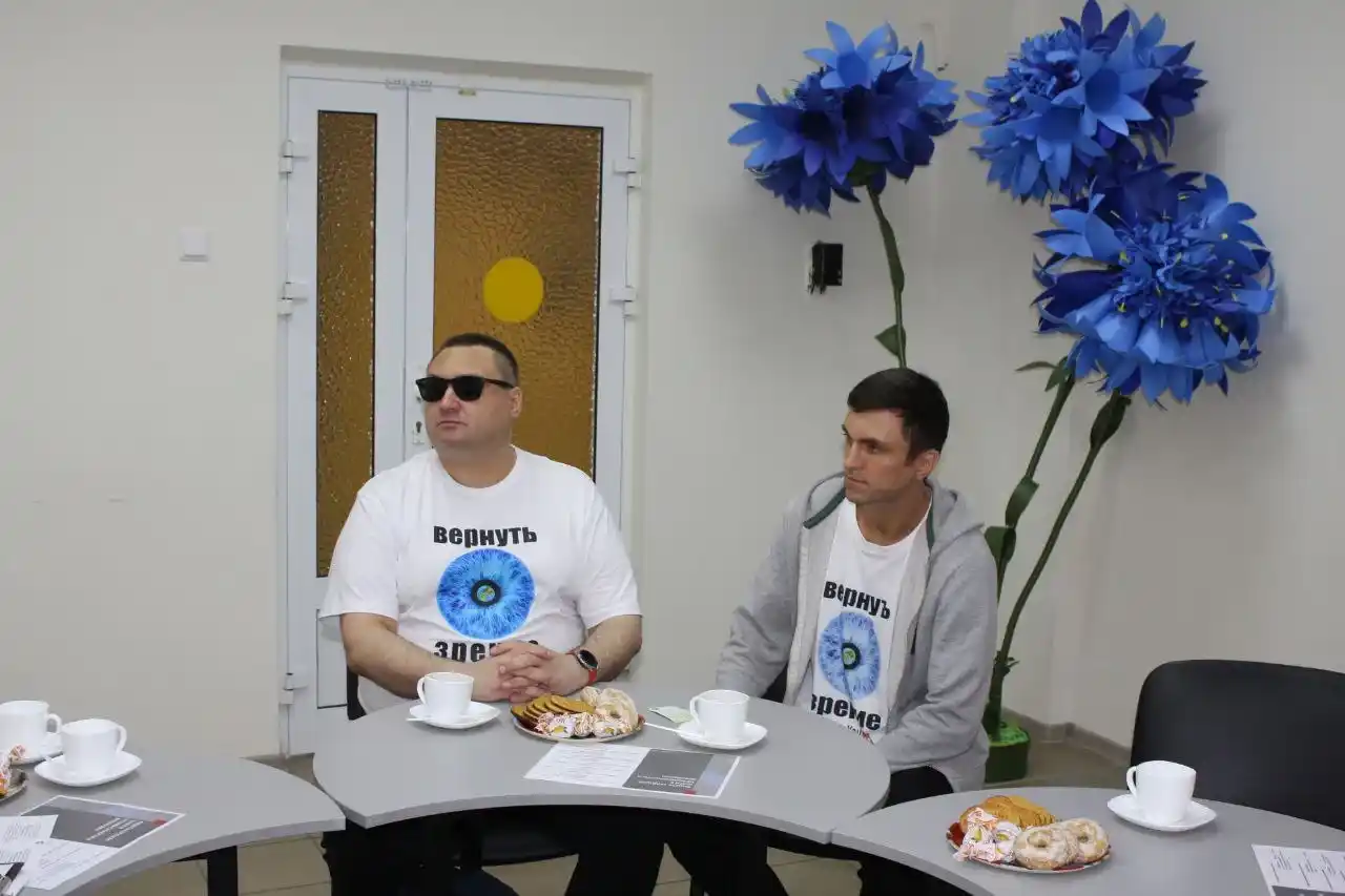 учредитель Минского благотворительного фонда «Вернуть зрение» Павел Суконнов и директор фонда Сергей Гинько участвуют в обсуждении единого подхода к оказанию ситуационной помощи и поддержке людей с инвалидностью по зрению